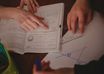 Konec školního roku v klidu: Jak nízkoprahové kluby pomáhají dětem zvládnout vysvědčení 